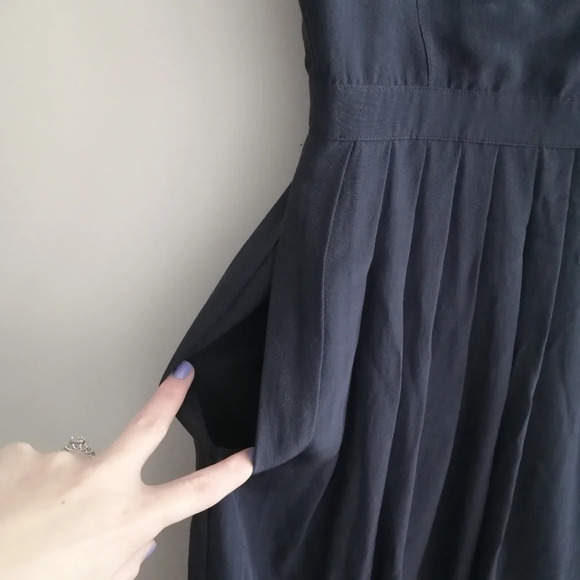 Club Monaco Navy Silk Sleeveless V-Neck Dress with Pleating and Pockets 2 - Picture 7 of 15